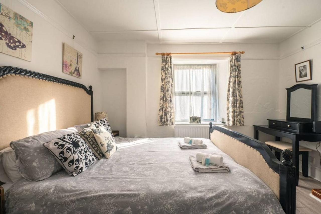 Cosy Welsh Cottage In St Davids Centre With Garden Екстер'єр фото