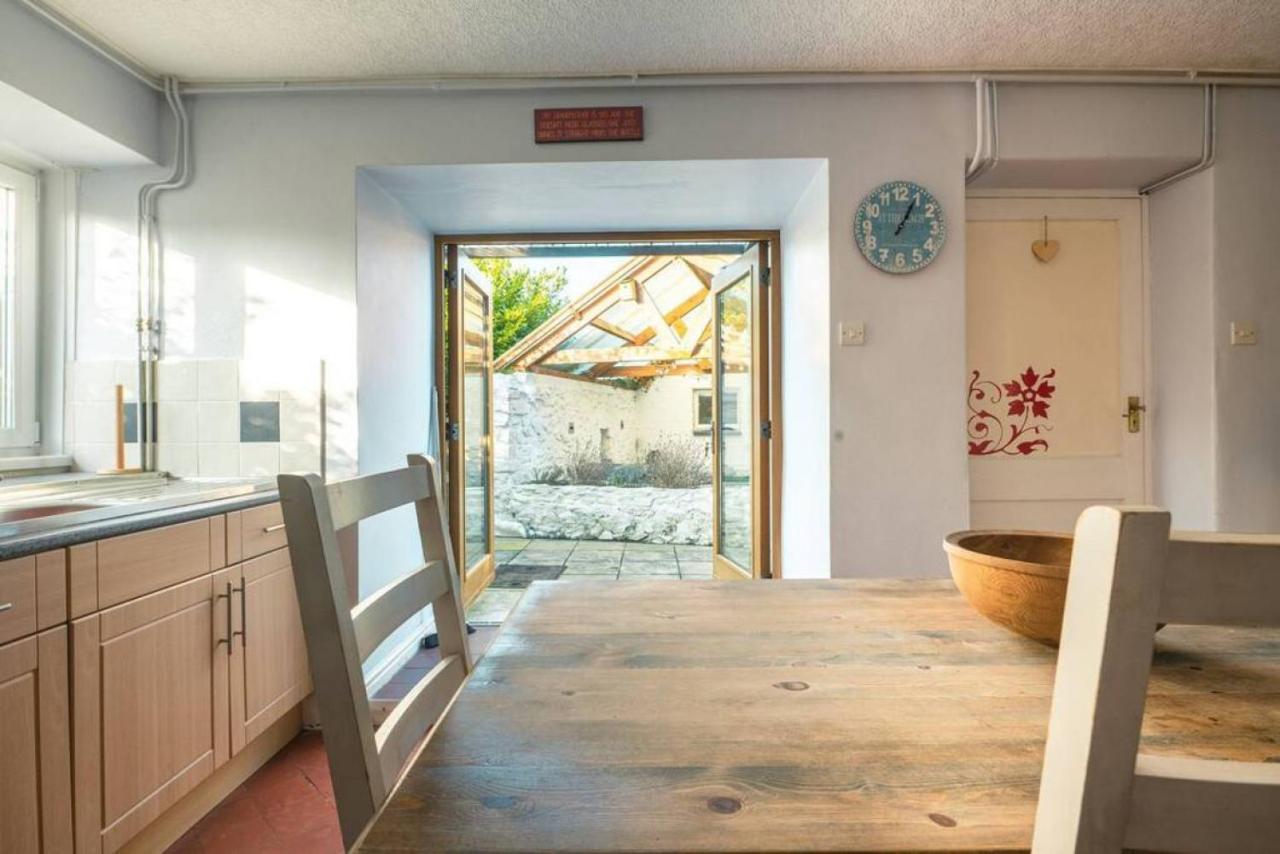 Cosy Welsh Cottage In St Davids Centre With Garden Екстер'єр фото
