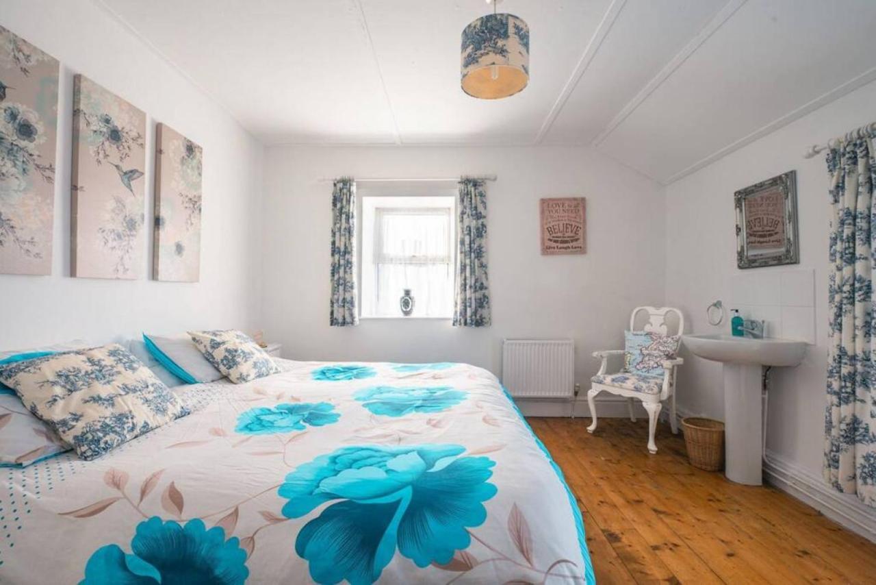 Cosy Welsh Cottage In St Davids Centre With Garden Екстер'єр фото